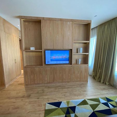 The Bentley Luxury Hotel & Suites Доха Екстериор снимка A television in a hotel room