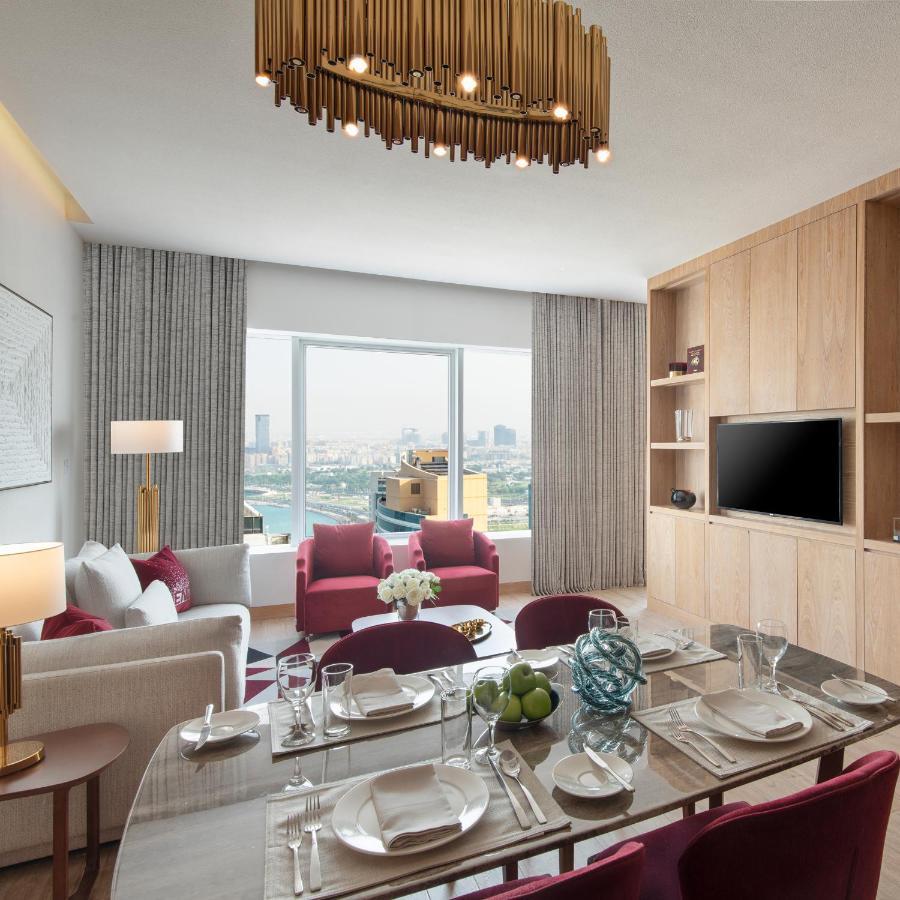 The Bentley Luxury Hotel & Suites Доха Екстериор снимка Living room