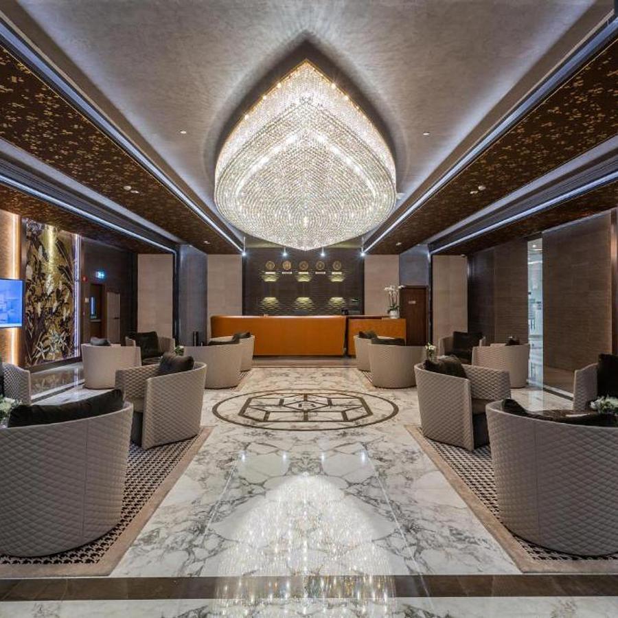 The Bentley Luxury Hotel & Suites Доха Екстериор снимка The interior of the lounge