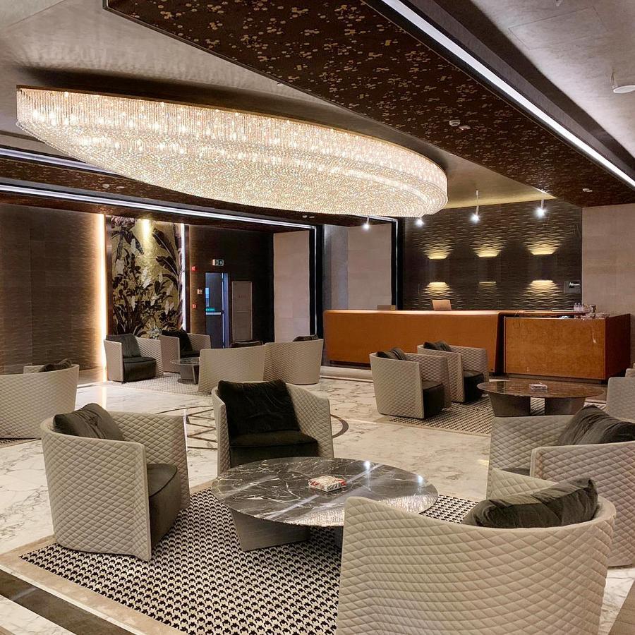 The Bentley Luxury Hotel & Suites Доха Екстериор снимка The lounge at the airport