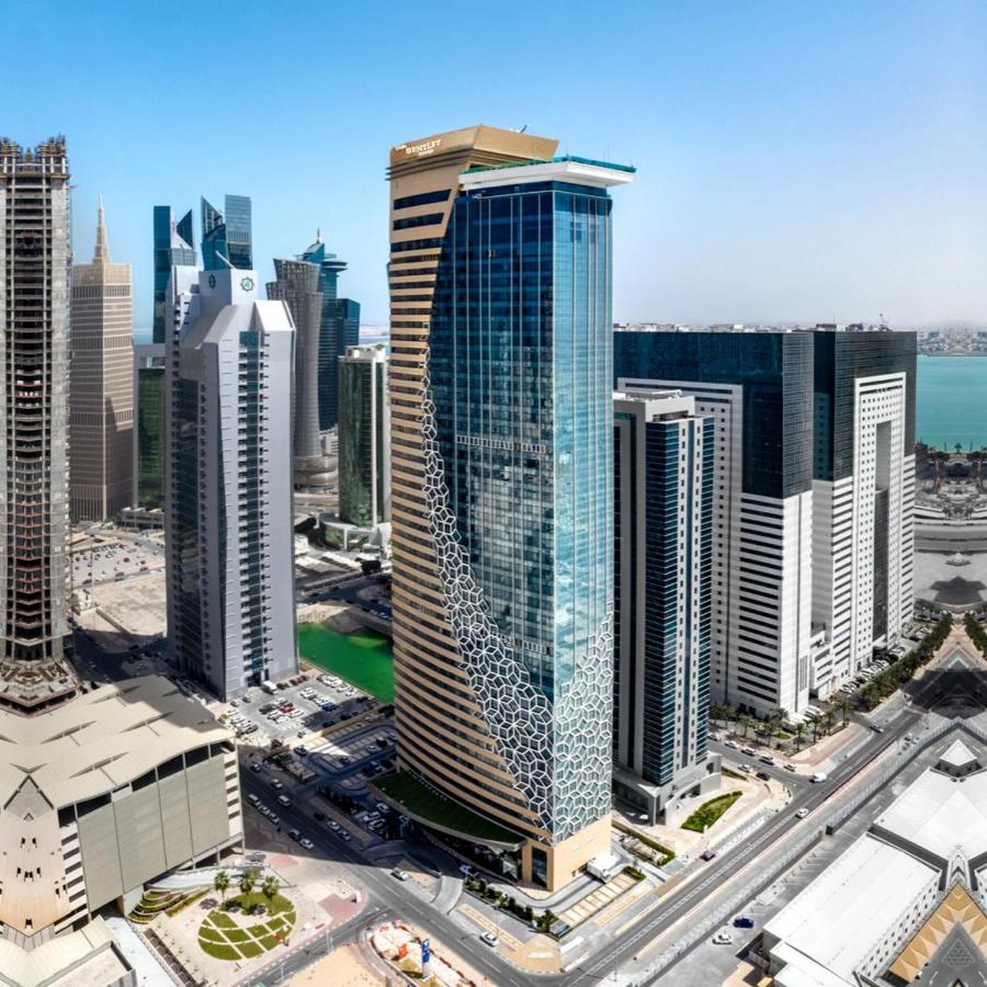 The Bentley Luxury Hotel & Suites Доха Екстериор снимка The Torch Doha