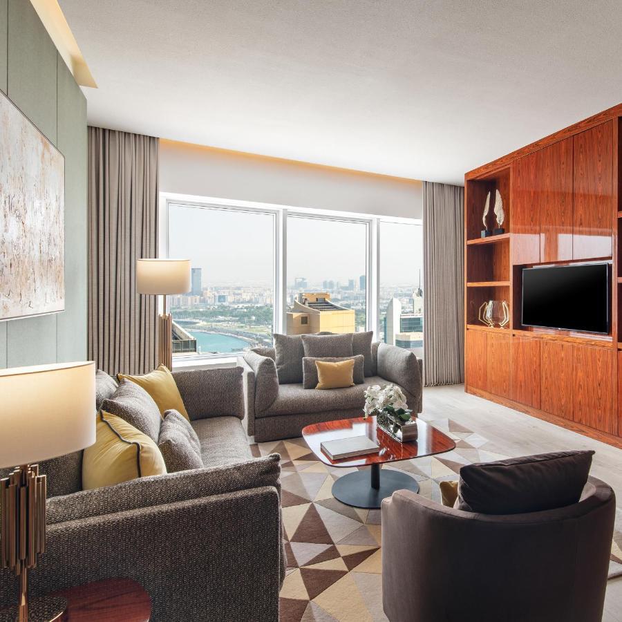 The Bentley Luxury Hotel & Suites Доха Екстериор снимка Living room