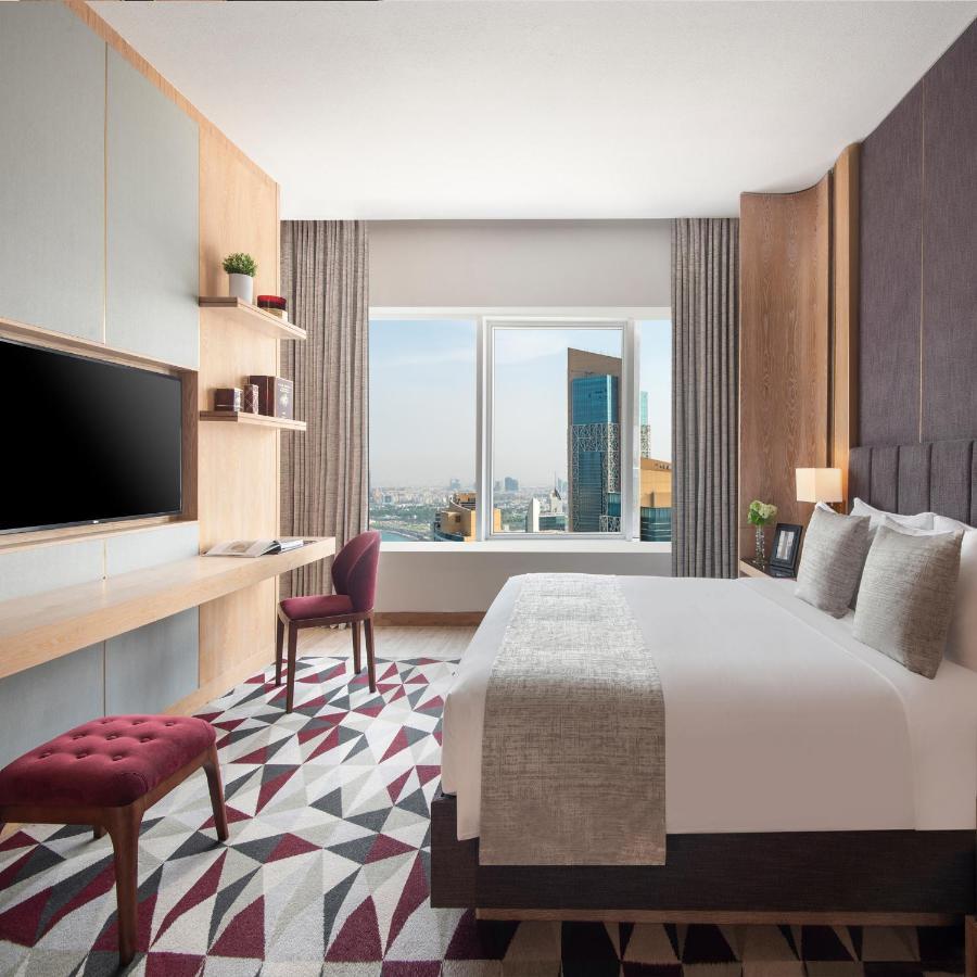 The Bentley Luxury Hotel & Suites Доха Екстериор снимка Deluxe Room