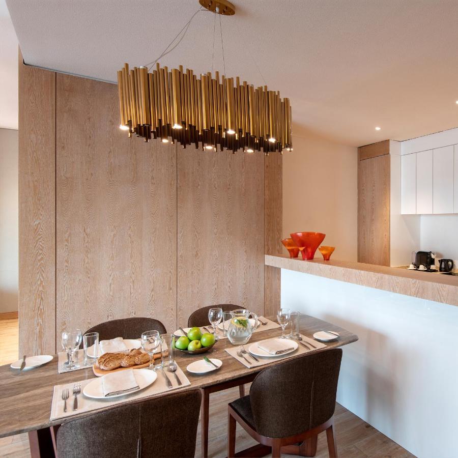 The Bentley Luxury Hotel & Suites Доха Екстериор снимка A dining room