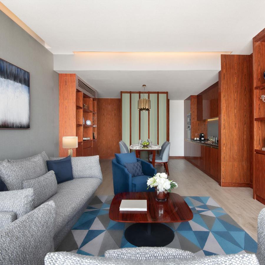 The Bentley Luxury Hotel & Suites Доха Екстериор снимка