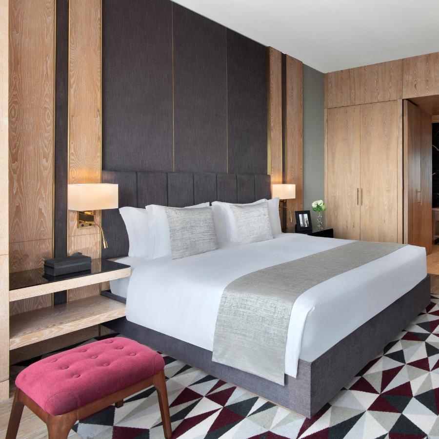 The Bentley Luxury Hotel & Suites Доха Екстериор снимка