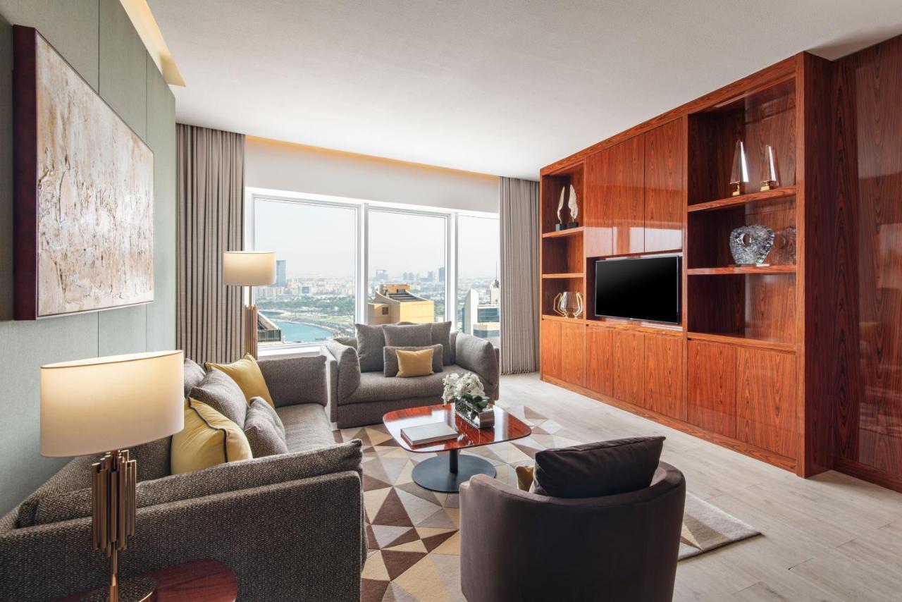The Bentley Luxury Hotel & Suites Доха Екстериор снимка A living room at the hotel