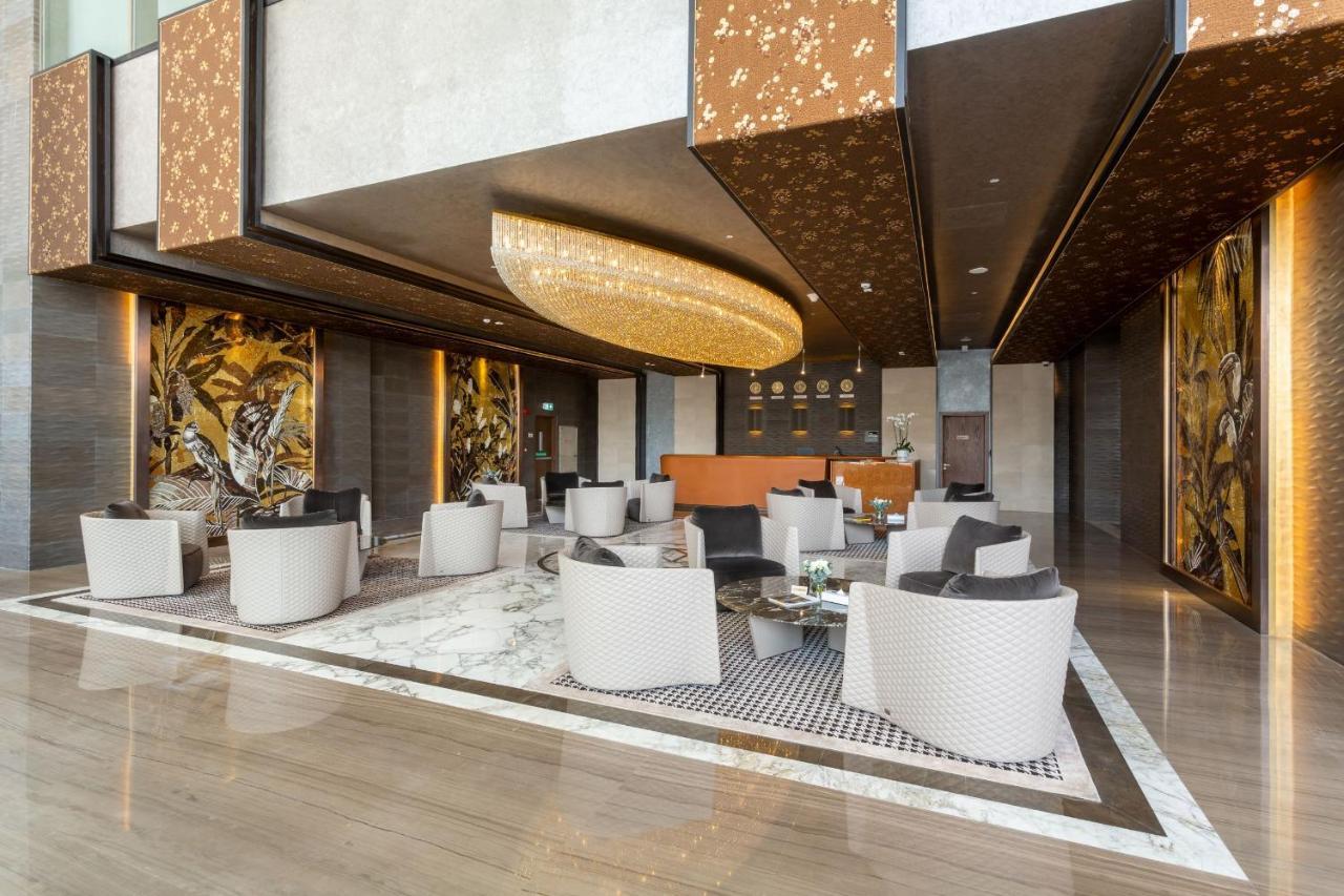 The Bentley Luxury Hotel & Suites Доха Екстериор снимка The lobby of the hotel