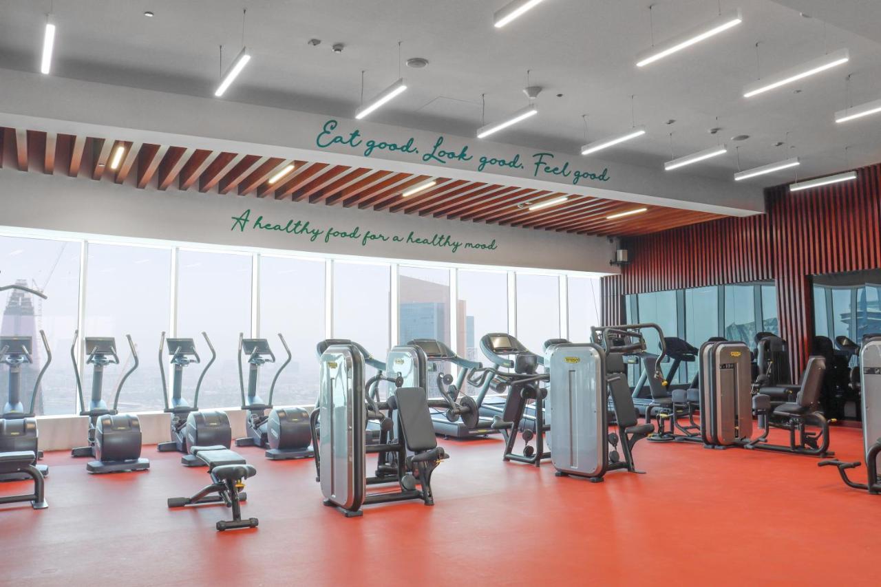 The Bentley Luxury Hotel & Suites Доха Екстериор снимка The gym at the 10th floor