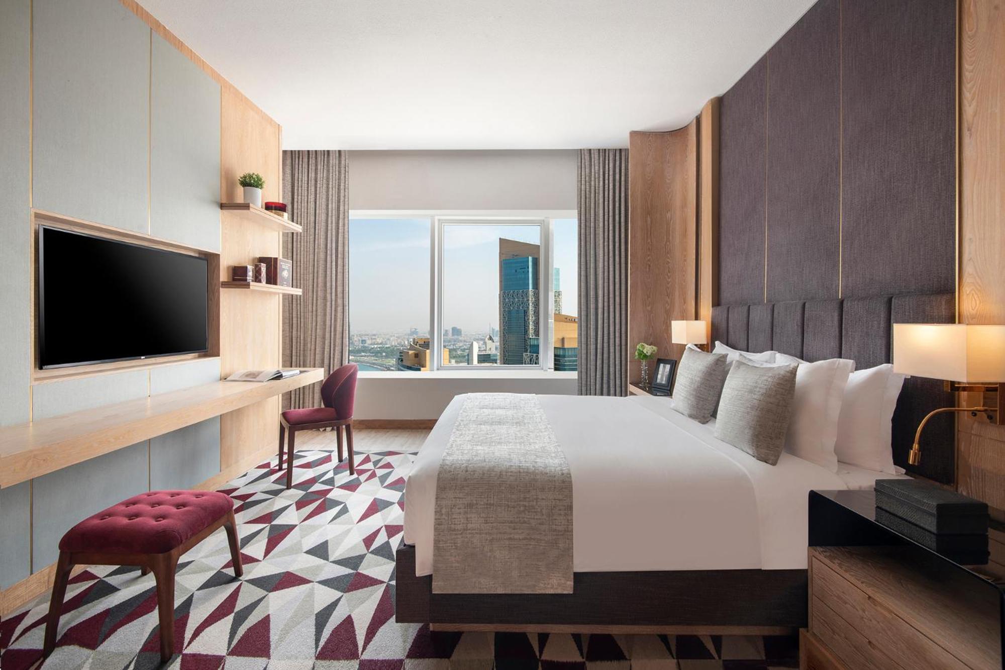 The Bentley Luxury Hotel & Suites Доха Екстериор снимка Deluxe Room
