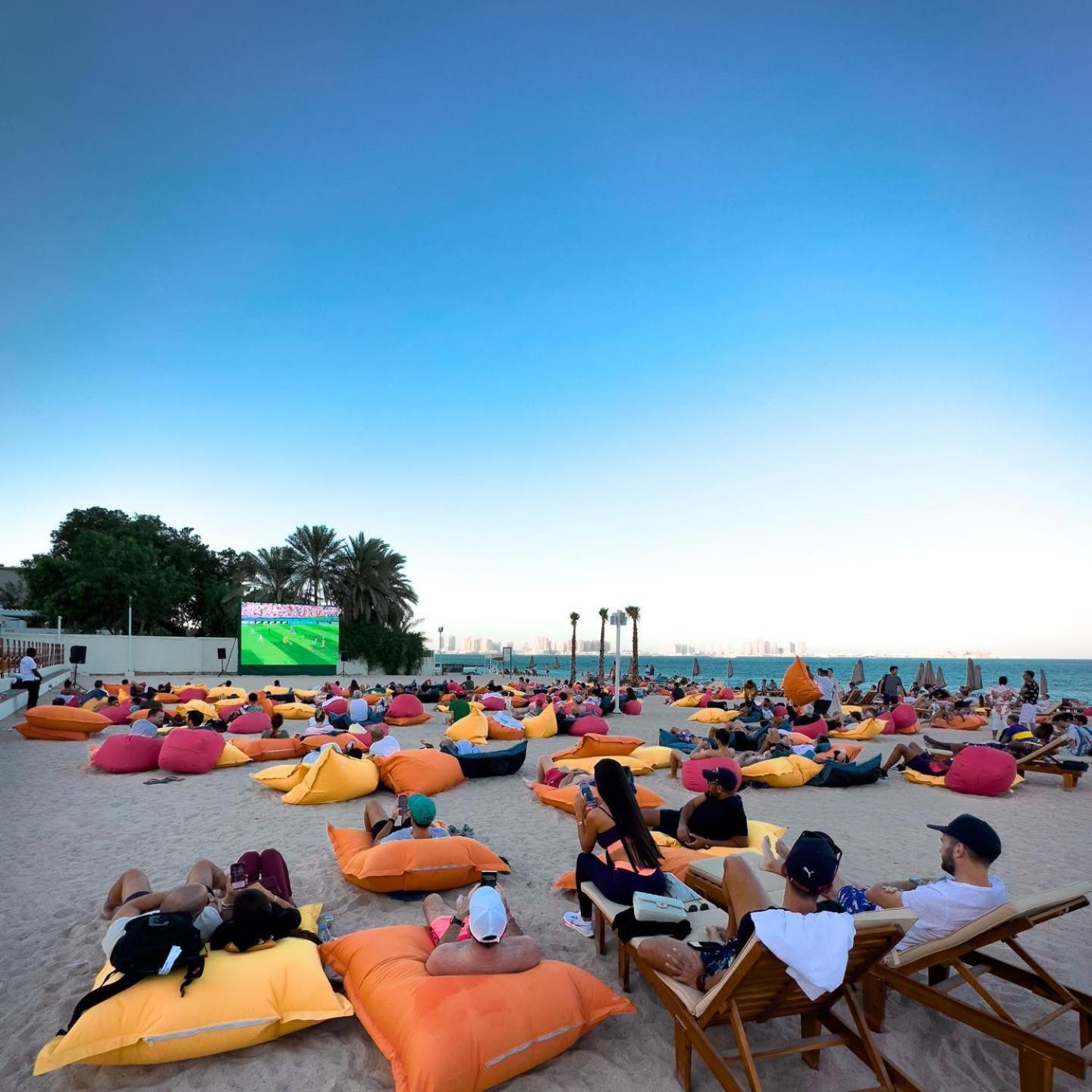 The Bentley Luxury Hotel & Suites Доха Екстериор снимка The Beach, The Avenues