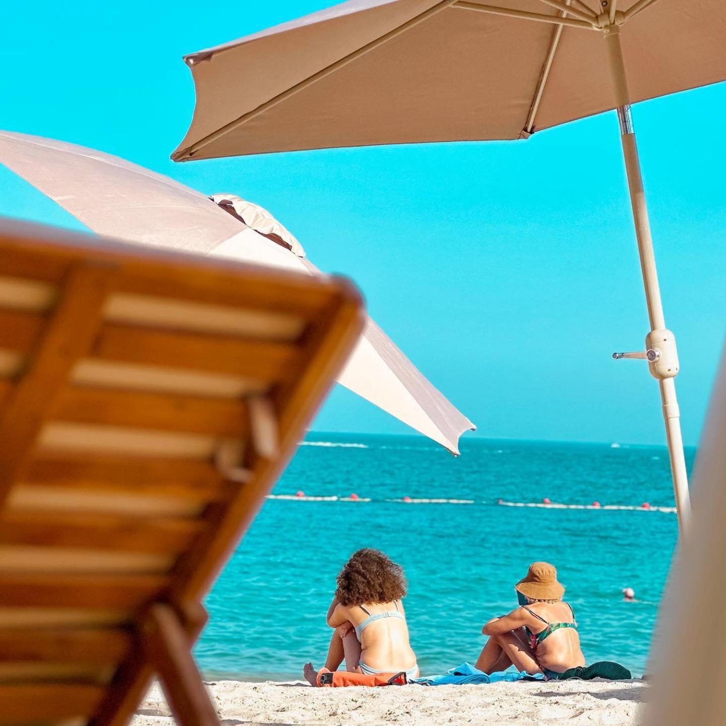 The Bentley Luxury Hotel & Suites Доха Екстериор снимка Beach in Marbella
