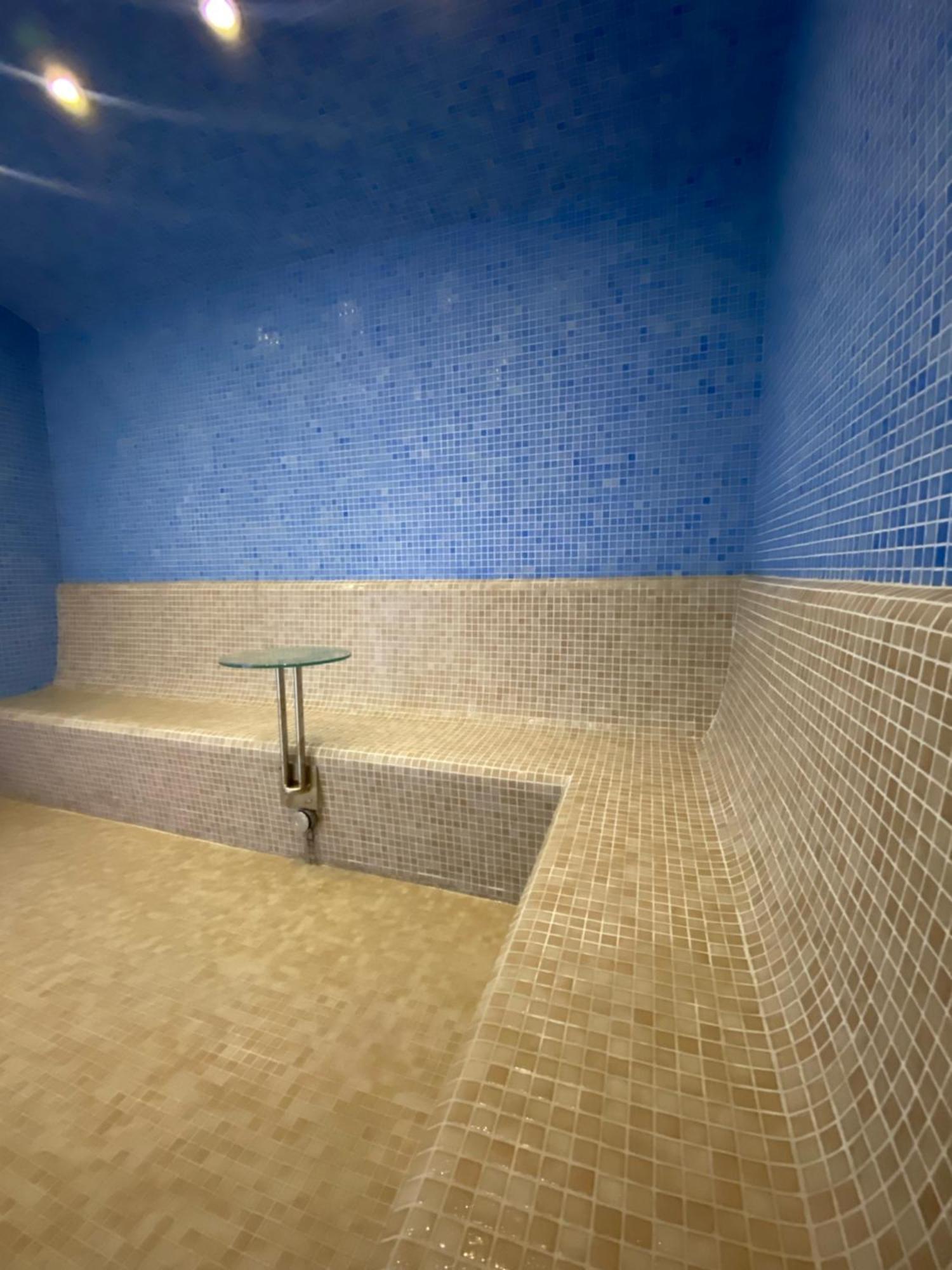 The Bentley Luxury Hotel & Suites Доха Екстериор снимка A Turkish bath