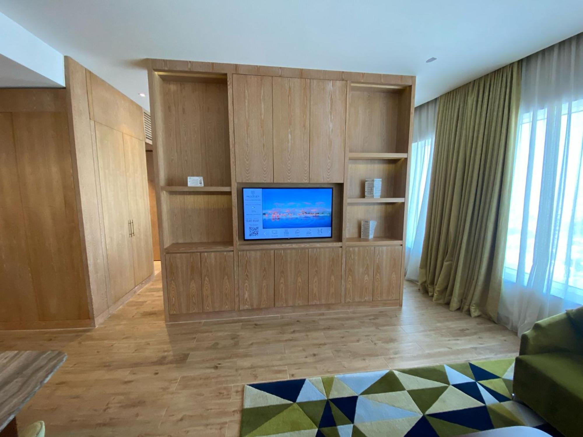 The Bentley Luxury Hotel & Suites Доха Екстериор снимка A television in a hotel room
